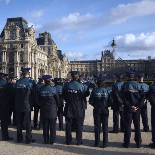 El Louvre cierra a causa de una huelga por los carteristas