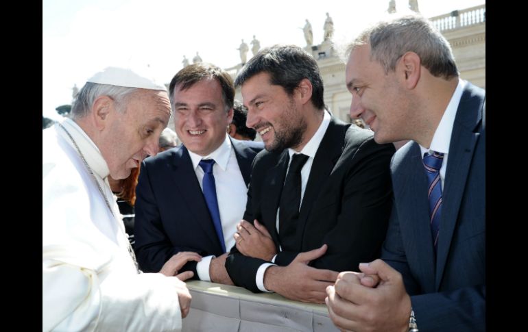 El encuentro entre dirigentes y el Papa tuvo mucha emotividad. AFP /