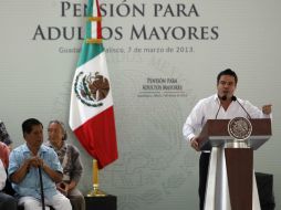 Los beneficiarios del programa Apoyo a los Adultos Mayores aún no han recibido ninguno de los tres cheques que les corresponden. ARCHIVO /