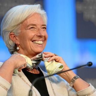 Zona Euro debe cerrar algunos bancos si es necesario: Lagarde