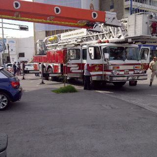 Hombre armado toma a cuatro bomberos de rehenes en Georgia