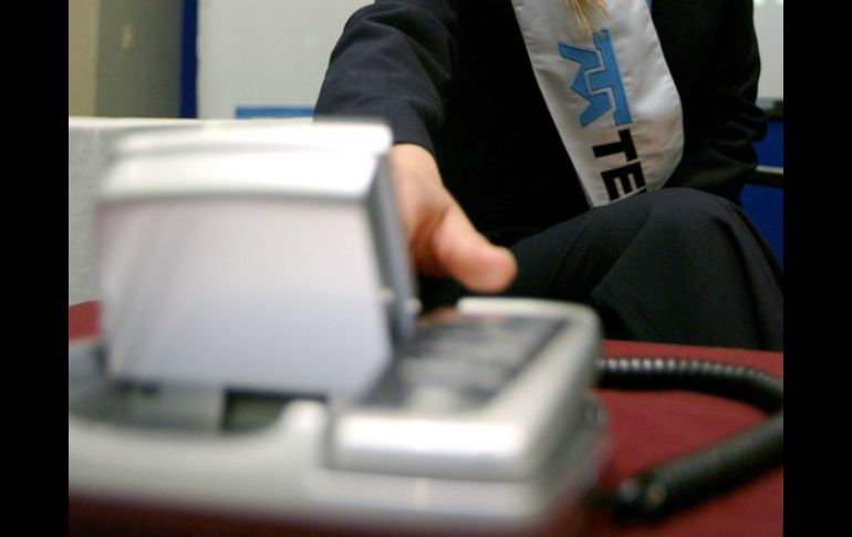 El regulador señala que la subsidiaria de Telmex infringe artículos de la Ley de Telecomunicaciones. ARCHIVO /