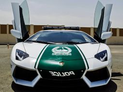 La policía de Dubai utiliza un coche de patrulla  de marca Lamborghini, que cuesta 550 mil dólares. AP /