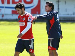 Rafael Márquez Lugo (izq) es tomado en cuenta por el técnico Jose Manuel de la Torre.  /