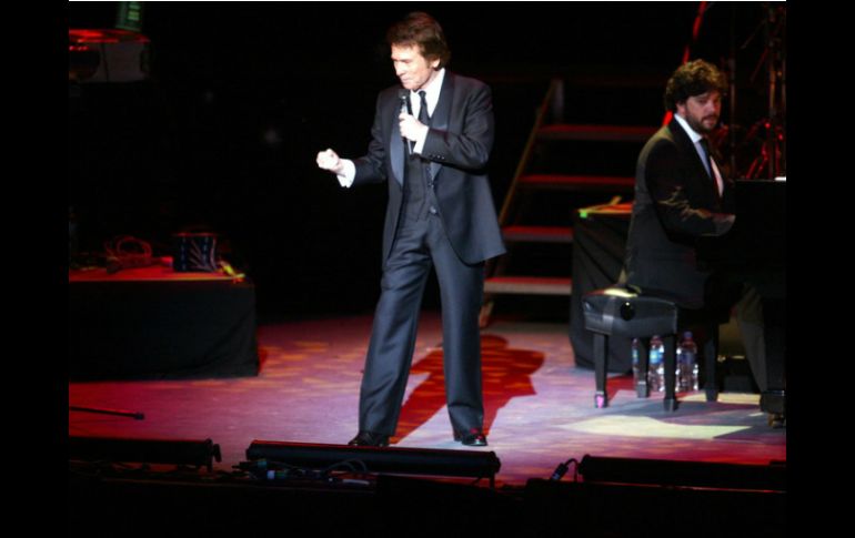 El cantante Raphael cuenta con más de 500 canciones. ARCHIVO /