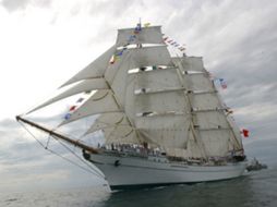 Este viernes zarparán 73 cadetes en el buque con destino a 17 puertos en 14 países europeos. ARCHIVO /