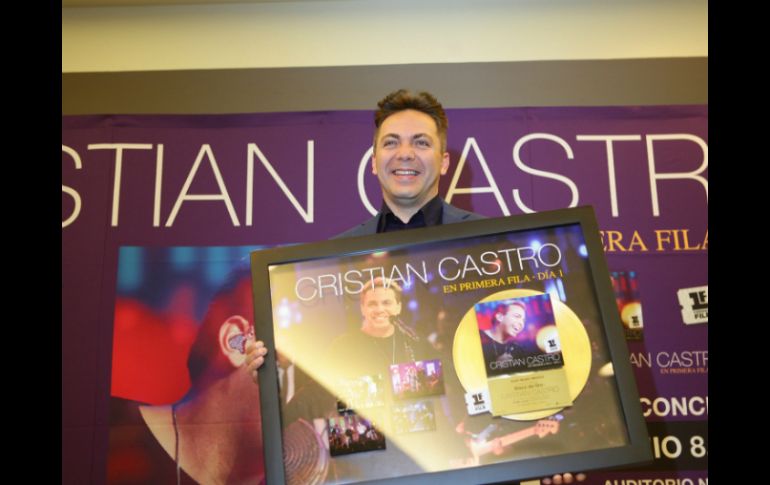 Cristian Castro logra convertir su nuevo material en Disco de Oro en su semana de lanzamiento. EFE /