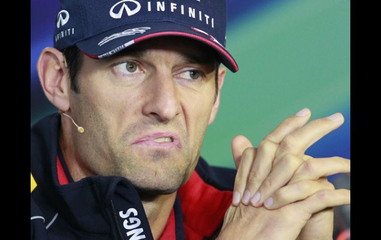 Mark Webber lamenta la situación por la que pasa con su compañero de equipo. AP /