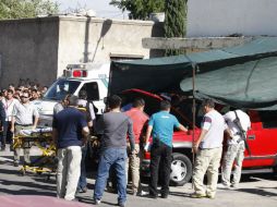 Cuando dos hombres instalaban un autoestéreo en una camioneta en la colonia Santa Elena de la Cruz, fueron atacados, uno murió.  /