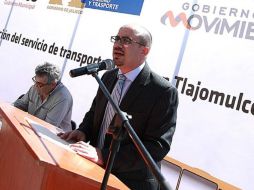 Del Toro señala que se pudo haber congelado la tarifa hasta que el transporte no prestara un servicio eficaz. ARCHIVO /