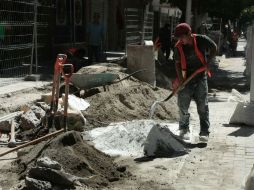 En primera etapa de obras se han implementado guías táctiles y botones de seguridad para ayudar a los invidentes.  /