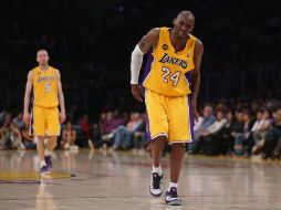 El escolta Kobe Bryant, de Los Ángeles Lakers, al momento que sufre el desgarro del tendón de Aquiles del pie izquierdo. AFP /