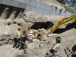 Al lugar acudieron elementos de Protección Civil y Bomberos de Zapopan, los cuales se dieron a la tarea de extraer el cadáver.  /