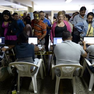 Abiertas el 94% de las mesas electorales en Venezuela