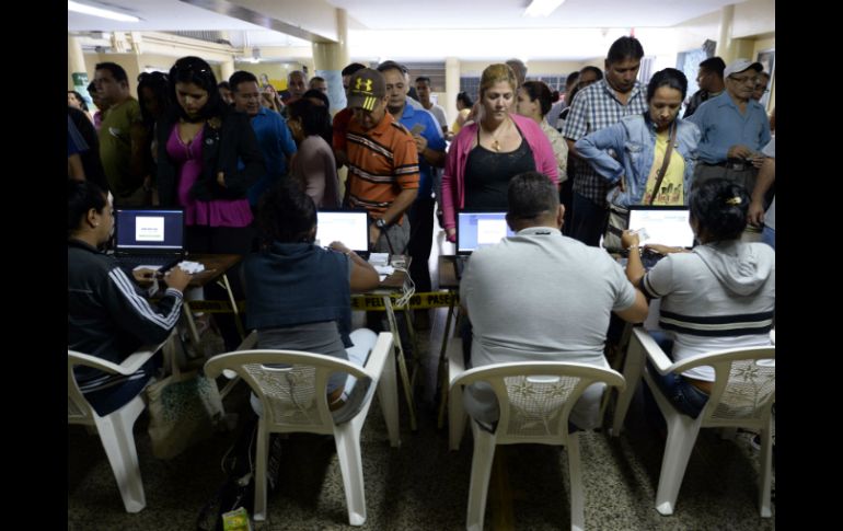 Está previsto que las mesas receptoras del voto permanezcan abiertas hasta las 18.00 horas tiempo local. AFP /