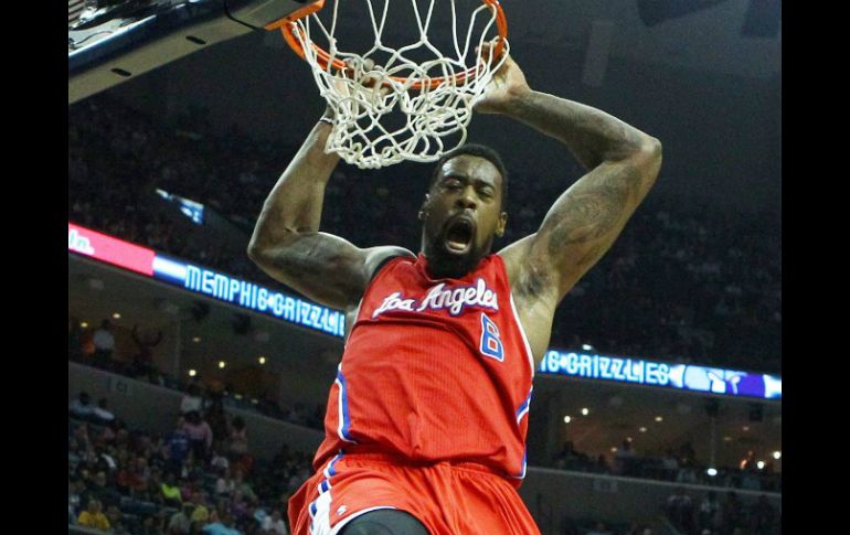 Un espectacular tapón de DeAndre Jordan fue de lo más emocionante del encuentro. EFE /