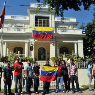 Venezolanos en el mundo votan con normalidad