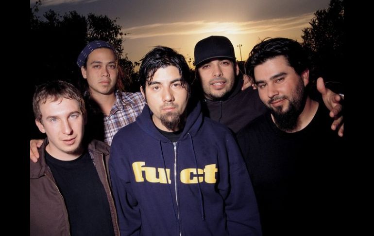 Chi Cheng, el segundo de izquierda a derecha muere a los 42 años. REUTERS /