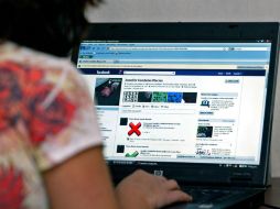 A través de links malignos, los criminales hacen que los usuarios descarguen algún tipo de malware. ARCHIVO /