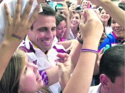 Entusiasmo. Cientos de militantes y seguidores arroparon ayer a Henrique Capriles. AFP /