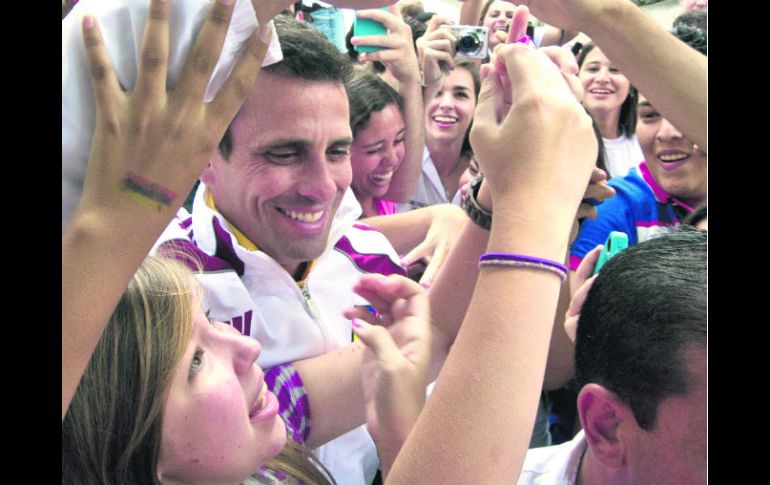 Entusiasmo. Cientos de militantes y seguidores arroparon ayer a Henrique Capriles. AFP /