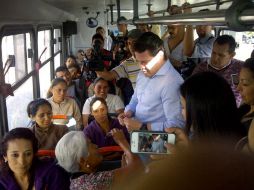 El gobernador Aristóteles Sandoval cambió su rutina y se trasladó en camión al Palacio de Gobierno.  /