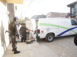 En la escena del crimen, personal del Instituto Jalisciense de Ciencias Forenses (IJCF), no localizaron ningún casquillo.  /