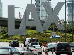 Las autoridades incrementan la seguridad en el Aeropuerto Internacional de Los Ángeles. AFP /