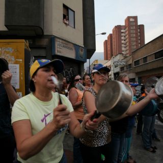Fraude, gritan opositores con cacerolazos en Caracas