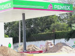 UNA MÁS. Una estación de combustible en construcción, en suelo tapatío. EL INFORMADOR /