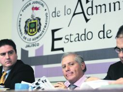 Tres de los magistrados del tribunal, en sesión. Al centro, el actual presidente del organismo, Armando García Estrada. EL INFORMADOR /