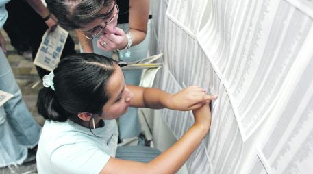 INCERTIDUMBRE. Alumnos de la UdeG afirman que el monto que mensualmente recibían simplemente dejó de llegarles. EL INFORMADOR /