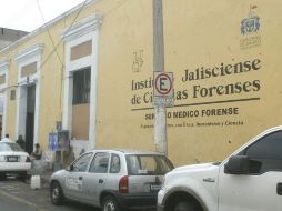 El cadáver fue llevado a la morgue de la Zona Metropolitana de Guadalajara. ARCHIVO /