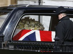El ataúd con los restos mortales de la ex primera ministra británica Margaret Thatcher llega a la capilla de Santa María. AP /