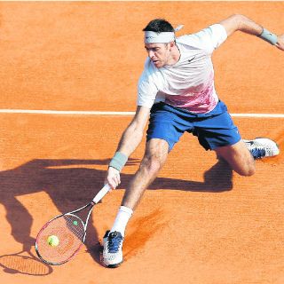 Del Potro sufre para avanzar