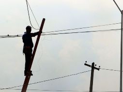 Los municipios afectados comenzaron a instalar cableado de aluminio, que tiene menor valor en el mercado y así prevenir los robos. ARCHIVO /