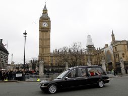 Los restos mortales de Margaret Thatcher durante el recorrido por las principales calles del centro de Londres. AFP /