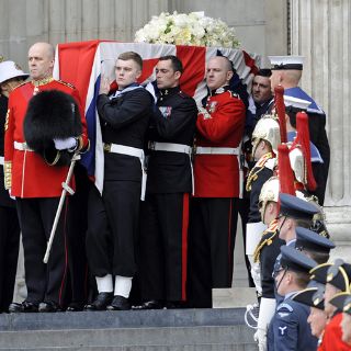 Emotivo adiós a Thatcher, en funeral militar fuertemente vigilado