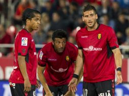 Giovani (i) tiene contrato en la liga española hasta 2016. EFE /