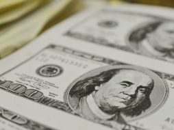 En casas de cambio de Monterrey la divisa se vende en un máximo de 12.45 pesos. ARCHIVO /