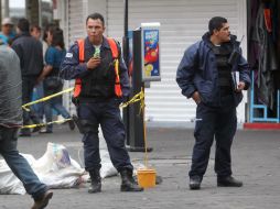 Los operativos en el Centro Histórico se reforzarán con policías luego de que se dieran agresiones de parte de vendedores ambulantes. ARCHIVO /