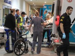 Una víctima de la explosión en Texas arriba a un hospital para recibir atención médica. AP /