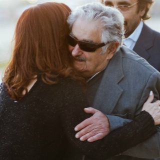 Fernández y Mujica se reconcilian luego de insultos