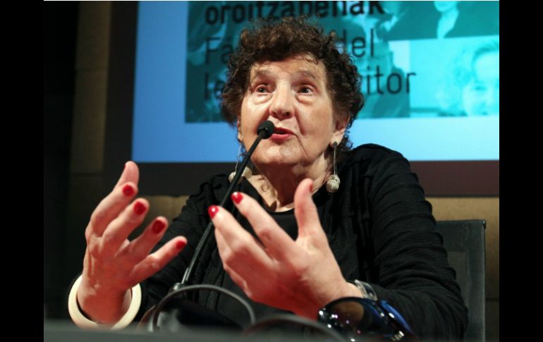 En el encuentro literario, la mexicana Margo Glantz, habló de sus lecturas y vida con la escritora. EFE /