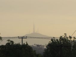 Tales incendios han provocado que una capa de humo se haya dispersado por el viento en los municipios metropolitanos.  /