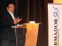 José Antonio Pérez Juárez, presidente del Colegio de Abogados, durante su participación en la plática.  /