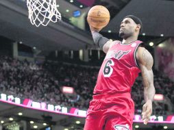 Único. LeBron James es el emblema de la NBA. AP /