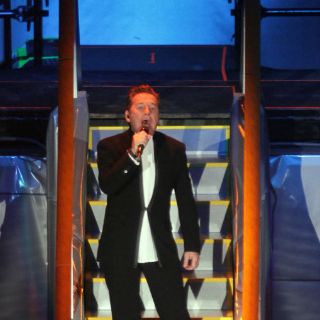 Montaner saca su lado paternal durante concierto