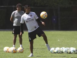 Gregorio Torres podría ver acción desde el inicio del Clásico Tapatío. MEXSPORT /