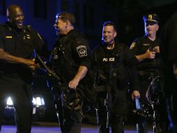 Policías de Boston festejan por la captura del joven Tsarnaev. AFP /
